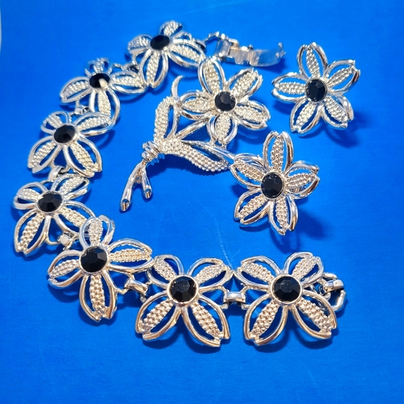 Vintage Sarah Coventry flower design bracelet,earrings,brooch set - Picture 1 of 7
